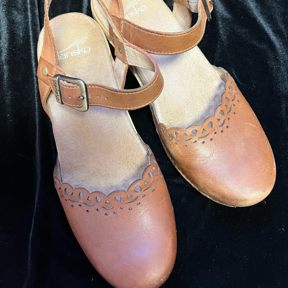 Dansko closed toe sandals